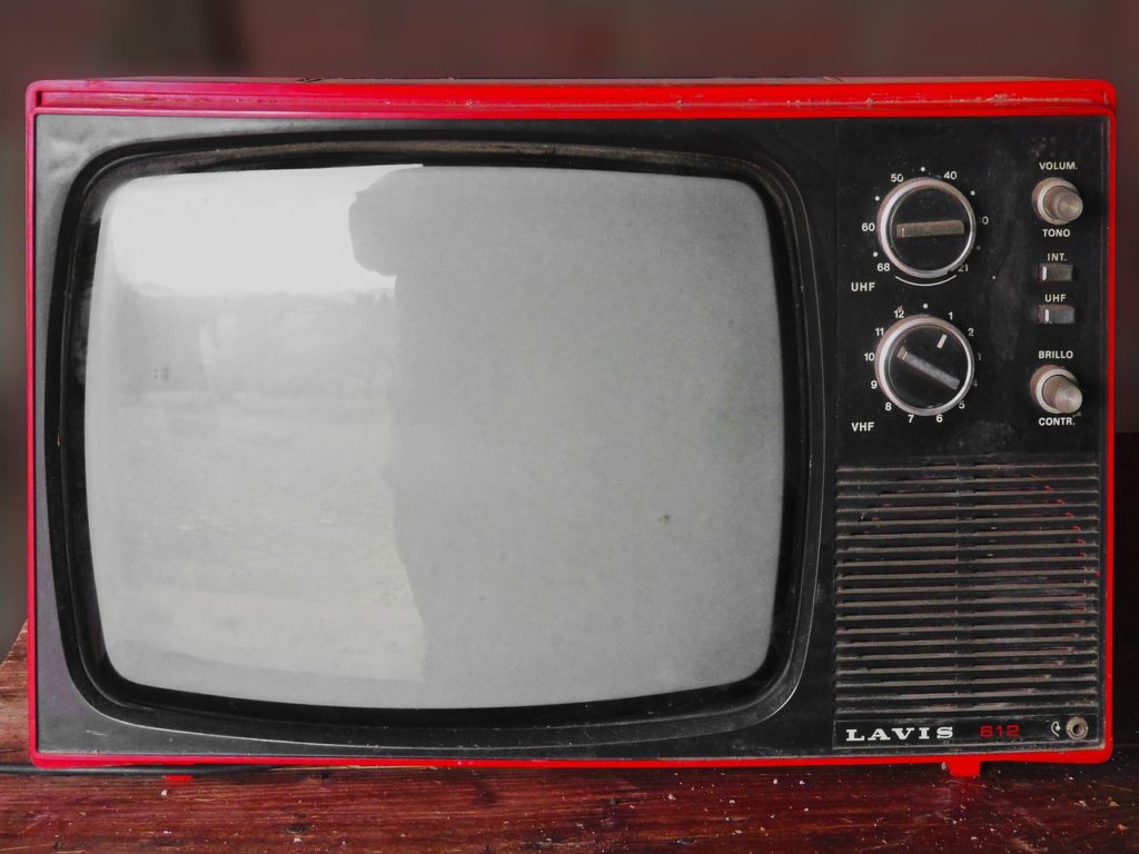 Wieczorny relaks przed telewizorem, lub niedzielne serialowe popołudnie, umila nam czas wolny ,a także pozwala się zrelaksować.